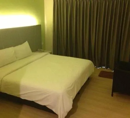 Cochin Hotel Inn Kochi Exterior photo