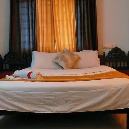 Cochin Hotel Inn Kochi Exterior photo